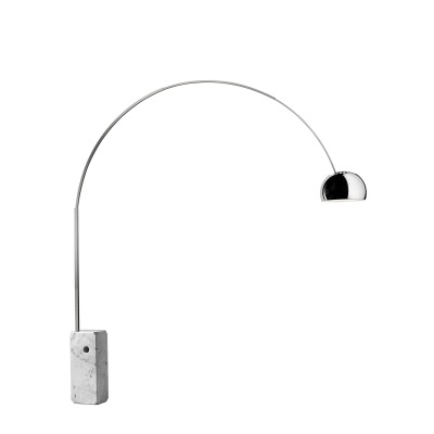 Lampa podłogowa Arco Flos – marmurowa podstawa i stalowe łukowe ramię
