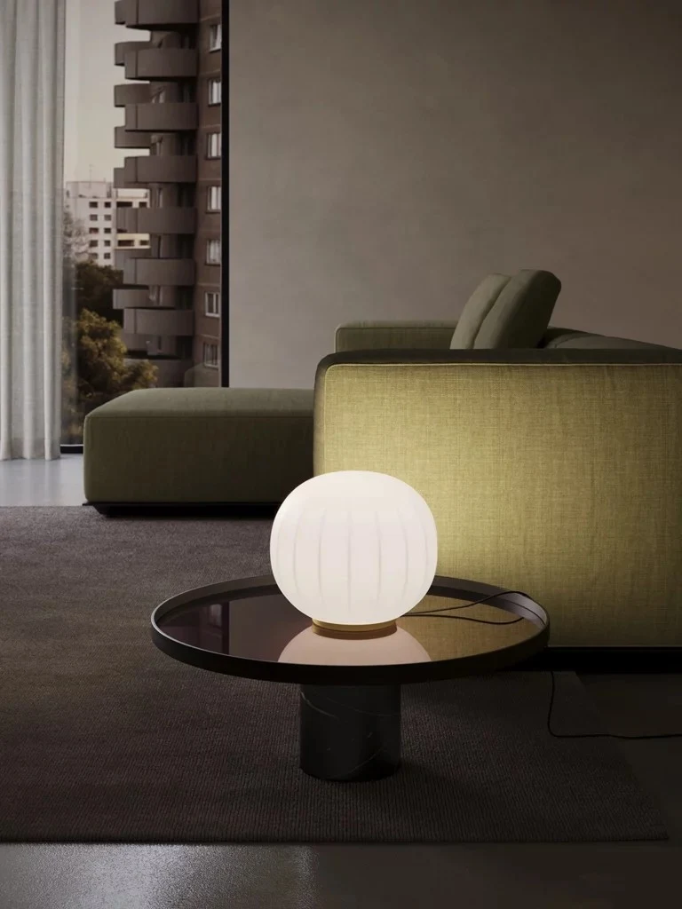 Lita Ø 14 cm - z podstawą - Luceplan - lampa stołowa – zdjęcie 3