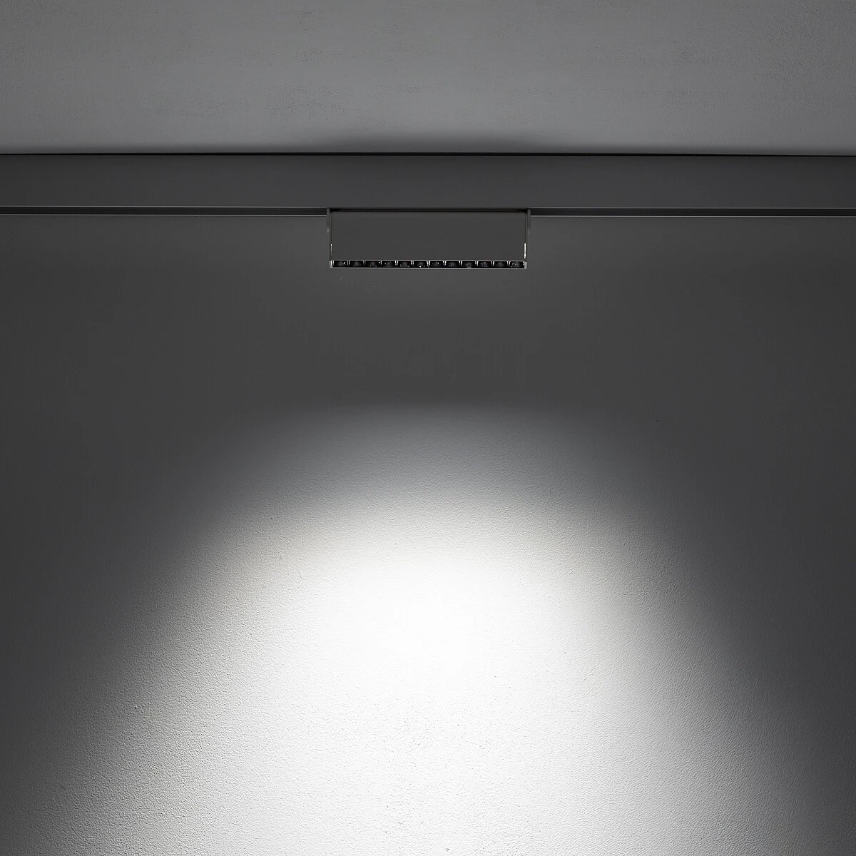 Oprawa liniowa FOCUS OUT LED 9W 4000K do 1-obwodowych szynoprzewodów niskonapięciowych LVM - Nowodvorski – zdjęcie 3