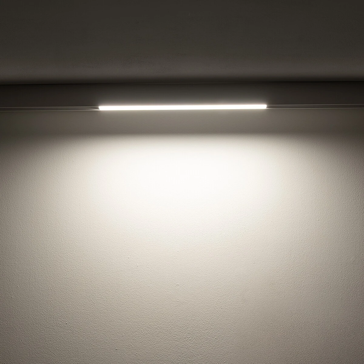 Oprawa liniowa LINE LED 15W 3000K do 1-obwodowych szynoprzewodów niskonapięciowych LVM - Nowodvorski – zdjęcie 3