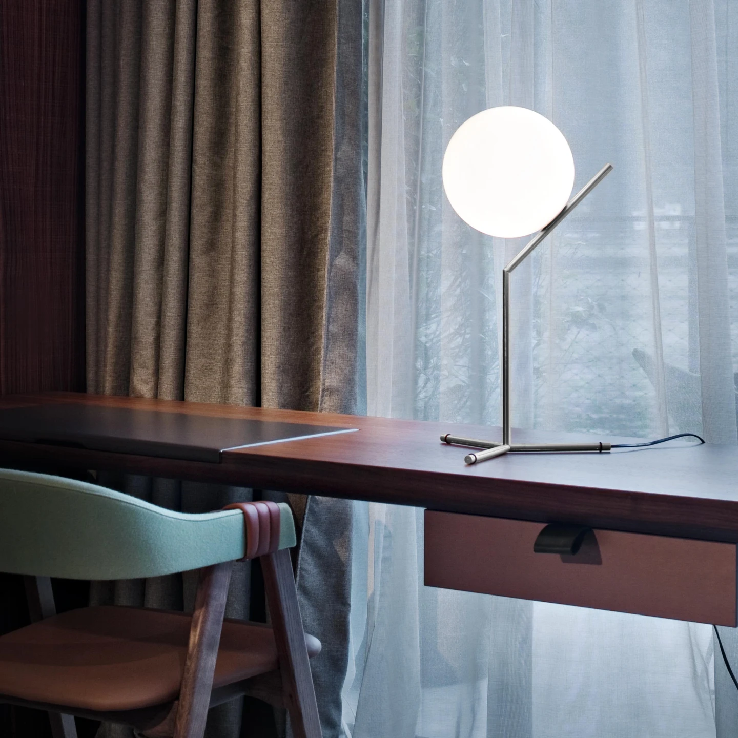 IC Lights Table 1 High - Flos - lampa biurkowa – zdjęcie 5