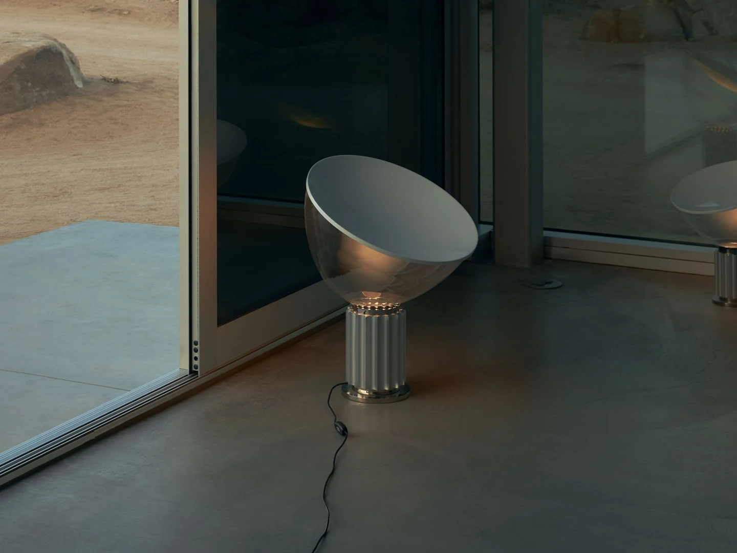 Taccia - Flos - lampa biurkowa – zdjęcie 3