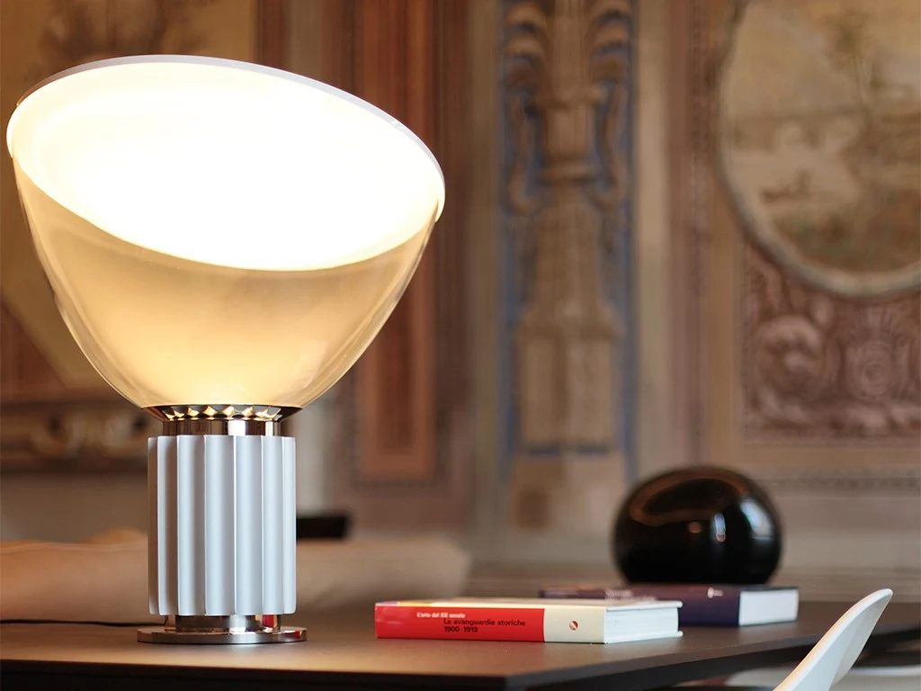Taccia PMMA - Flos - lampa biurkowa – zdjęcie 4