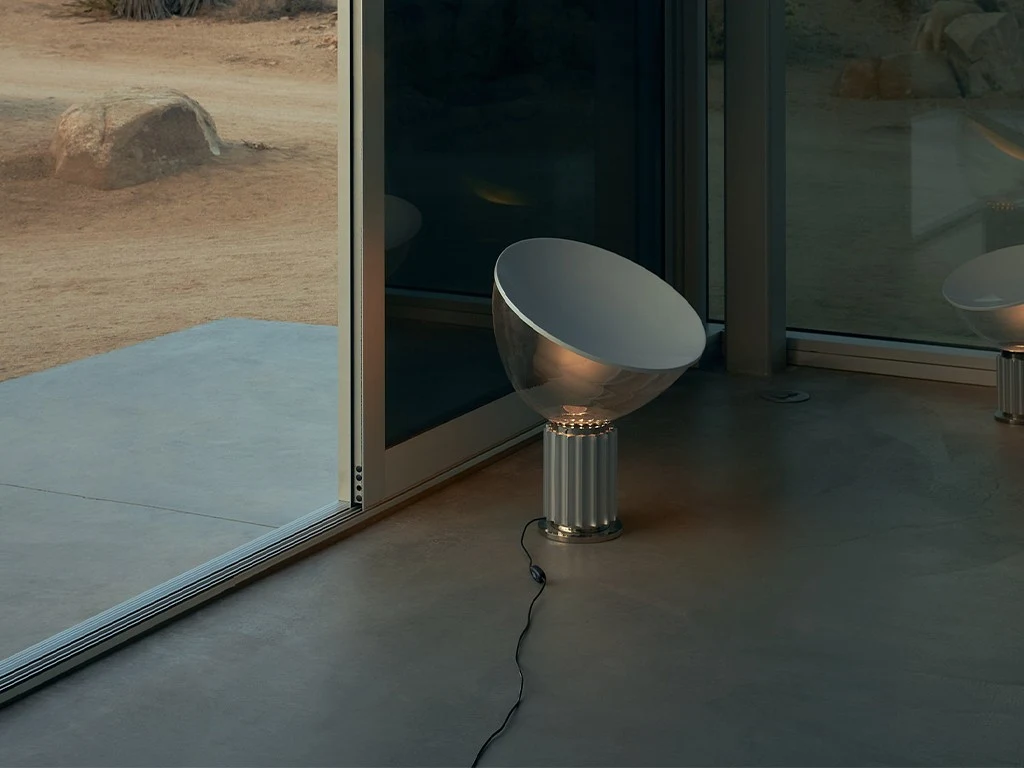 Taccia Small - Flos - lampa biurkowa – zdjęcie 3