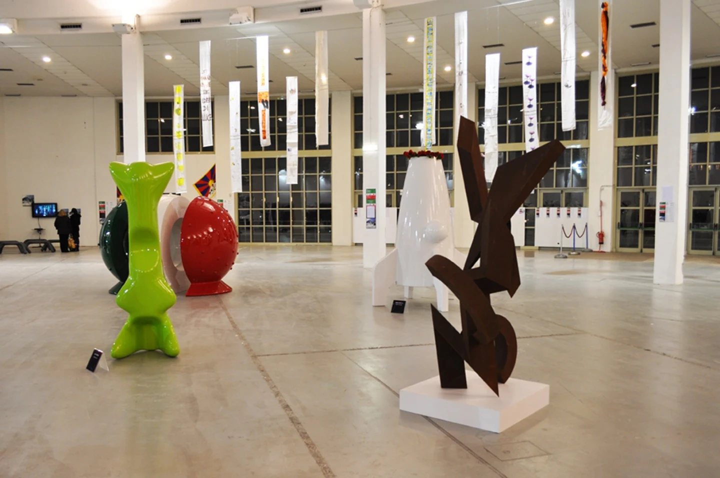Backpack Jack Sculpture - Slide - rzeźba dekoracyjna – zdjęcie 4