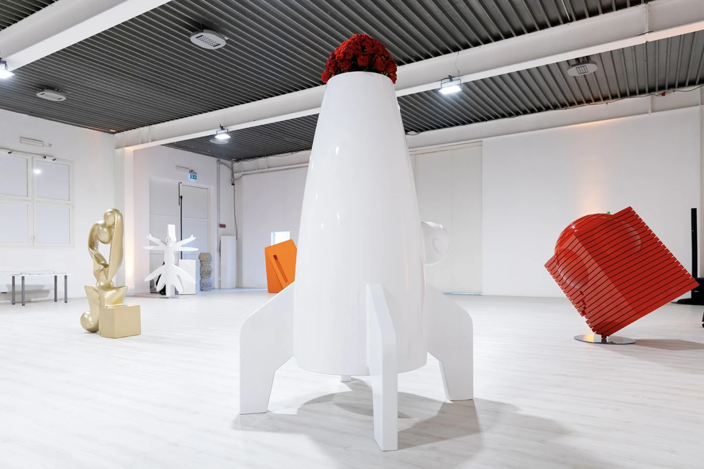 Rocket For Peace Sculpture - Slide - rzeźba dekoracyjna – zdjęcie 3