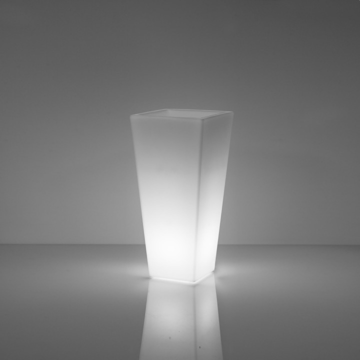 Y-Pot 41 X 41 h74 cm - Slide - doniczka podświetlana – kolor Light White (nr kat. LP PIR072A)