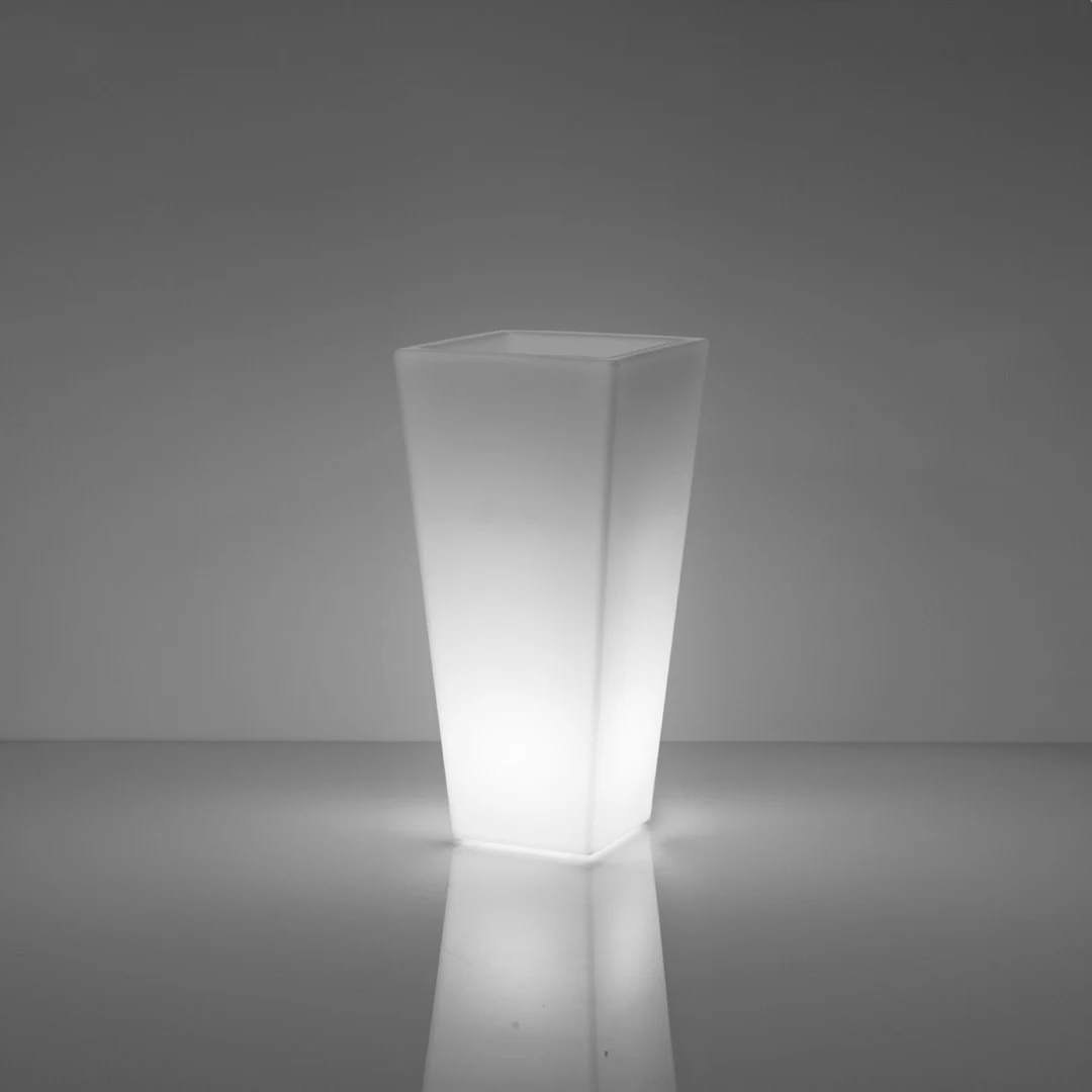 Y-Pot 44 X 44 h90 cm - Slide - doniczka podświetlana – kolor Light White (nr kat. LP PIR090A)