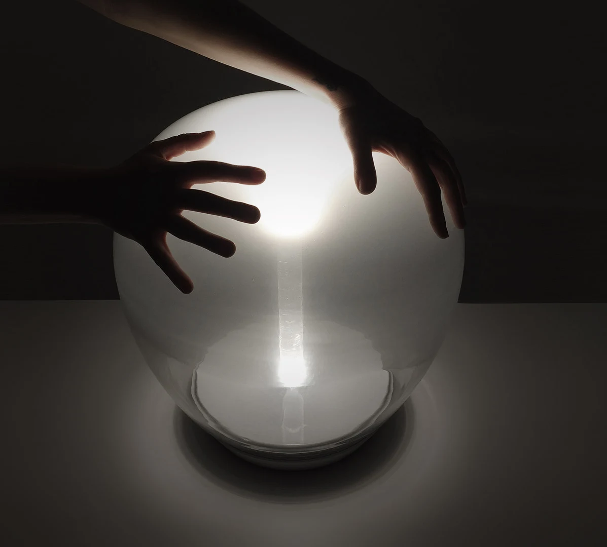 Empatia table - Artemide - lampa stołowa – zdjęcie 4